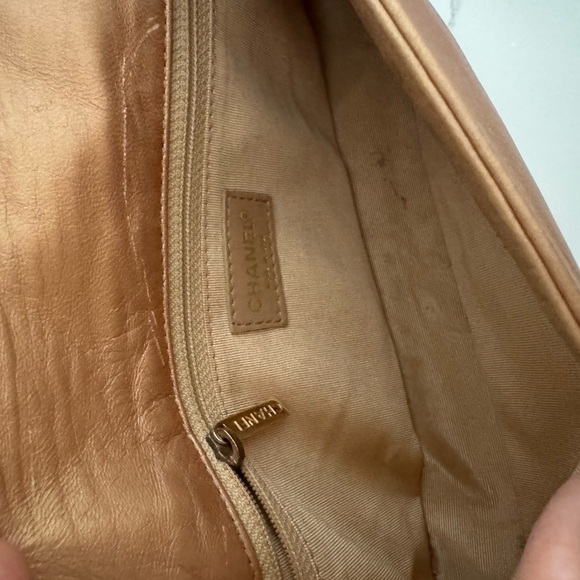 Authentic CHANEL - GOLD Chocolate Box adjustable bag/ clutch.- Collectable - Picture 9 of 9